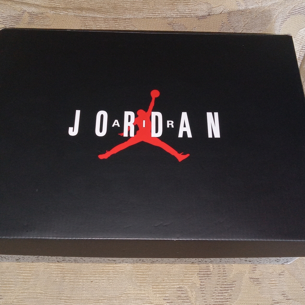 Jordan Men's Green Sneakers - Picture 8 of 8